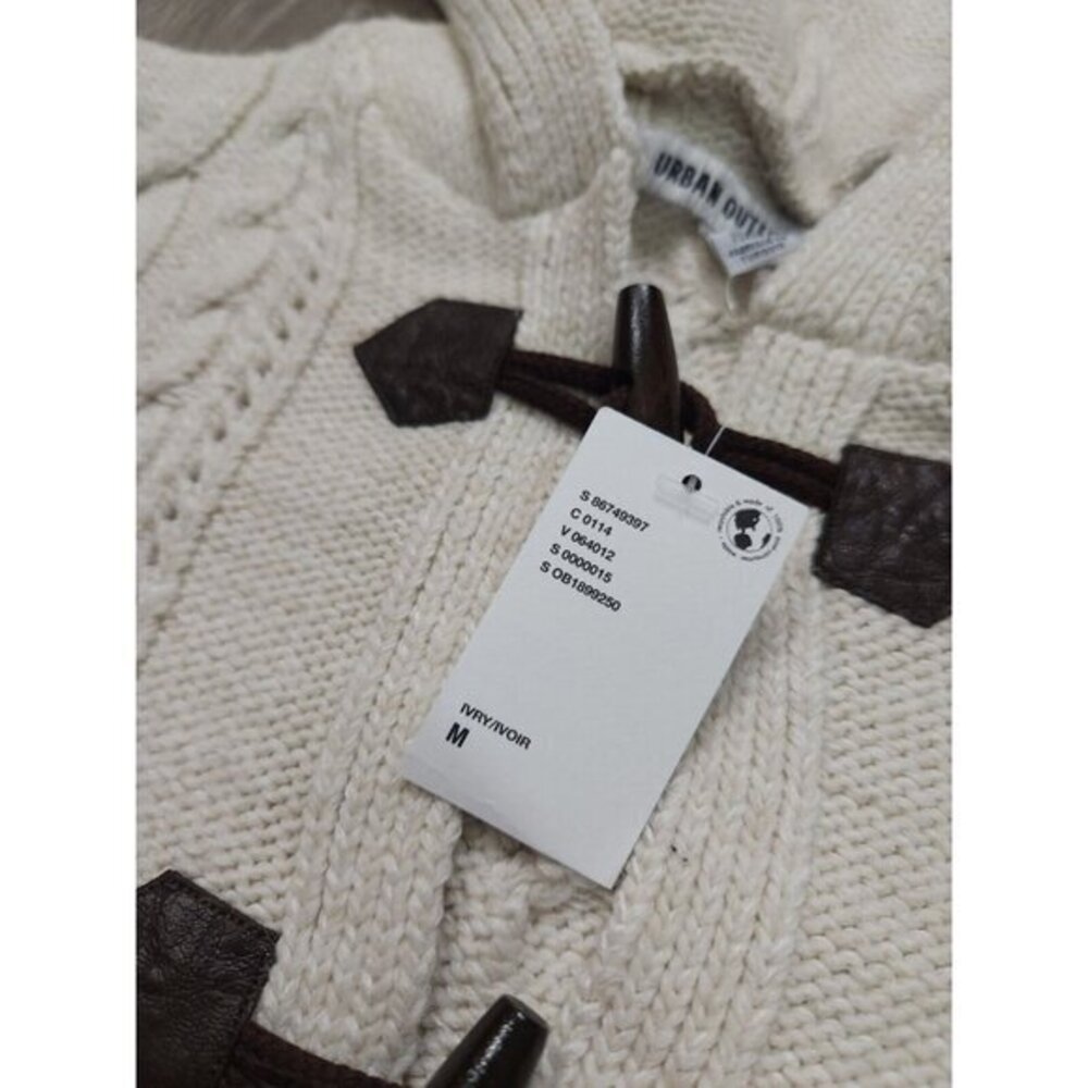 New Urban Outfitters Cropped Cardigan Toggle Cable Knit Womens Medium‎ - Picture 5 of 9
